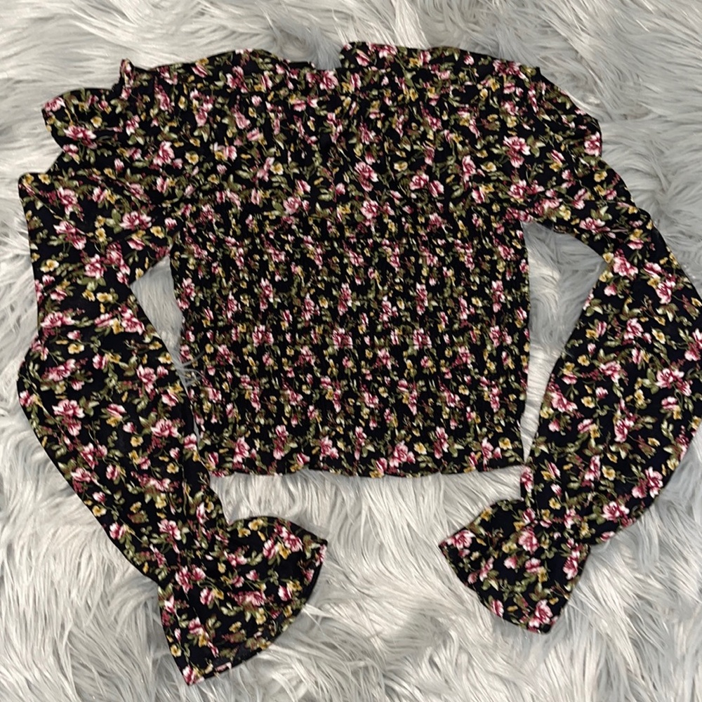 Adorable floral Fashion Nova top